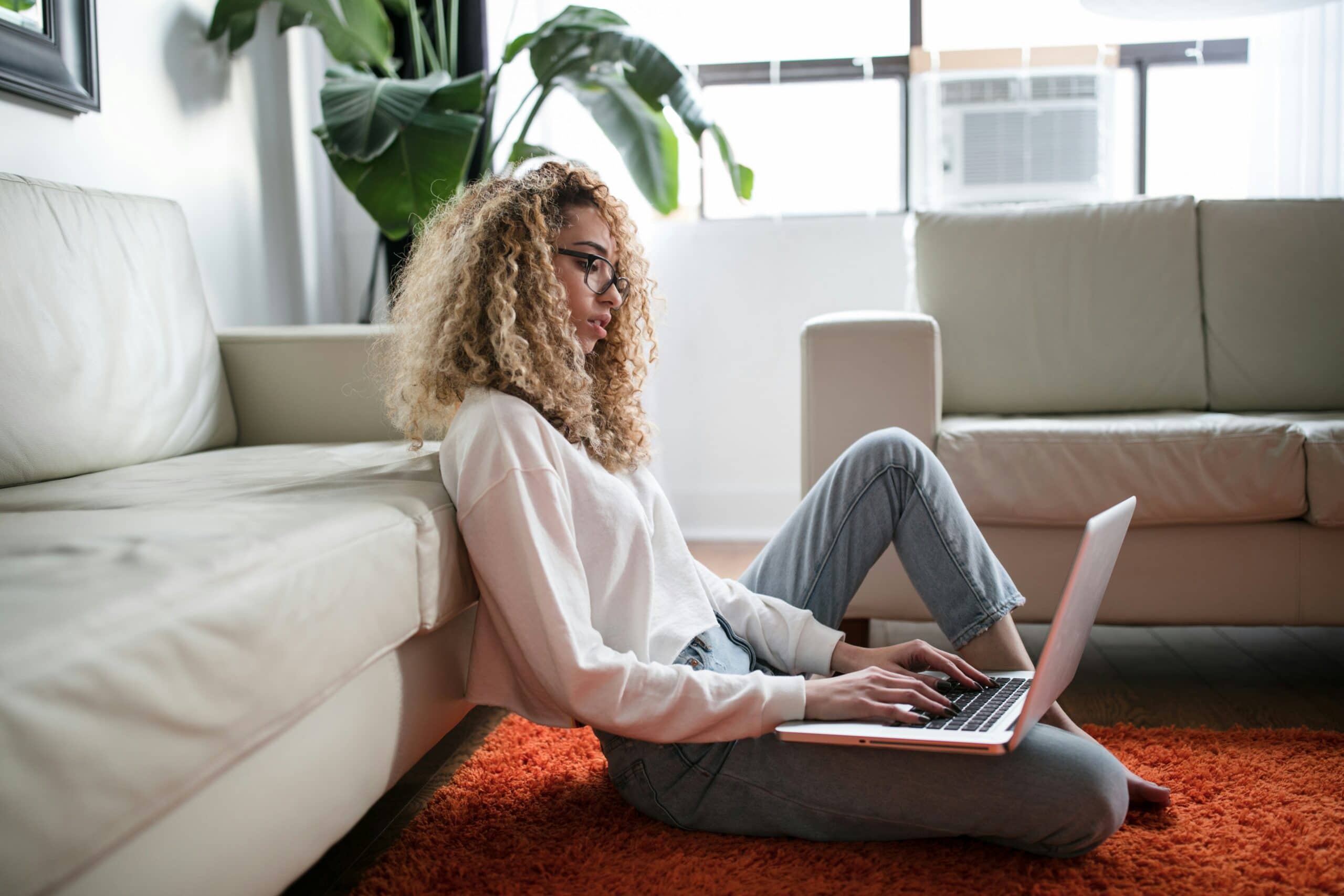 girl on her computer cipa tracking